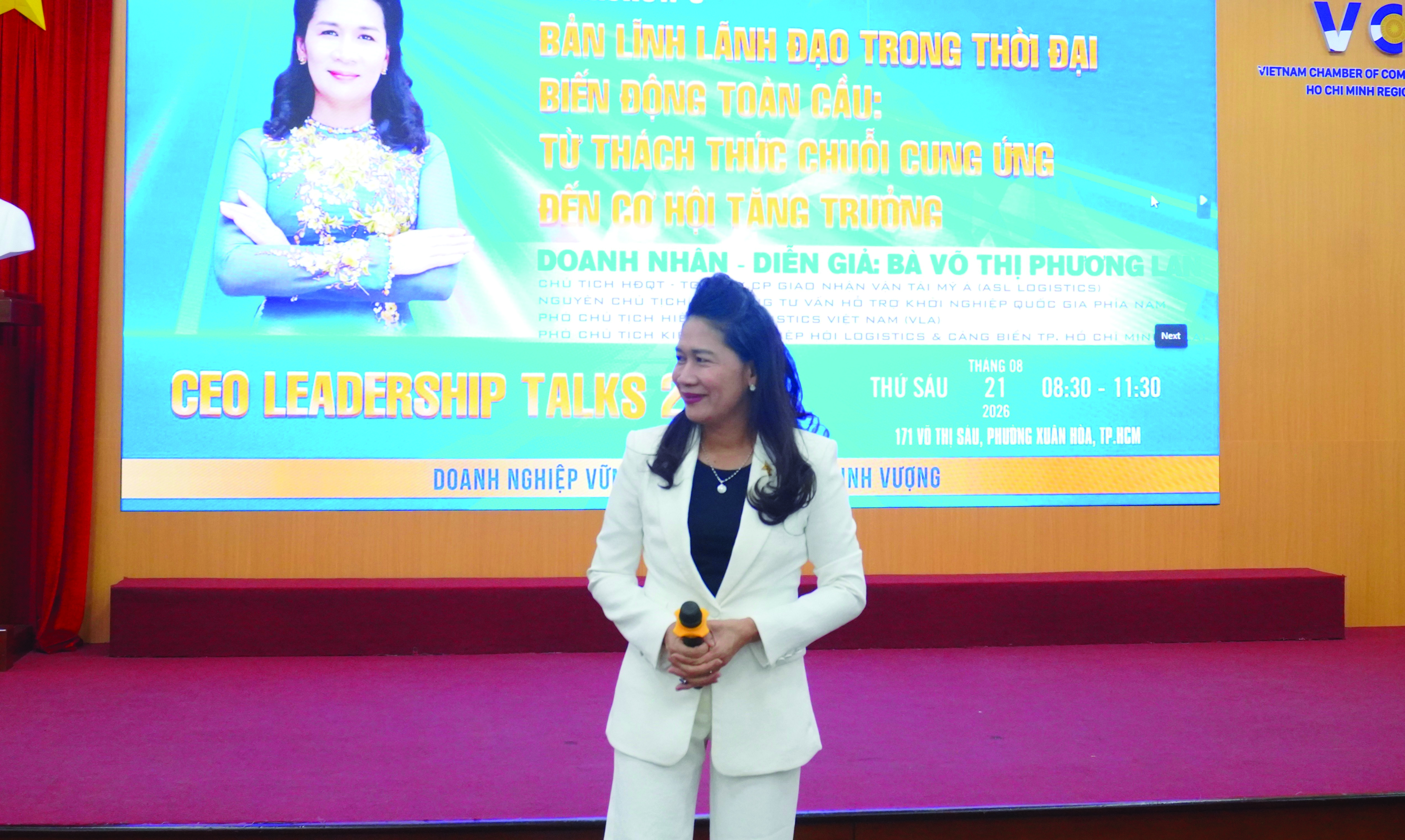 Bà Võ Thị Phương Lan diễn thuyết tại hội thảo VCCI CEO 4.0.